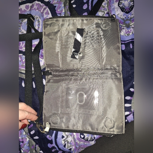 Thirty-One Black and White Chevron Crossbody Bag - Picture 7 of 9